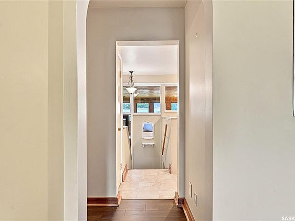 5th image of 303 Oronsay STREET