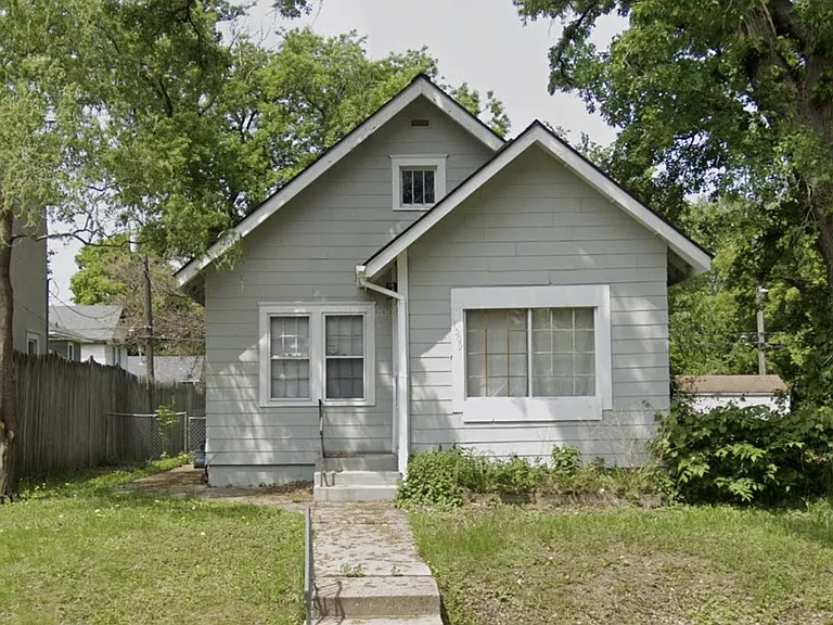1509 Girard Ave N — Photo 1