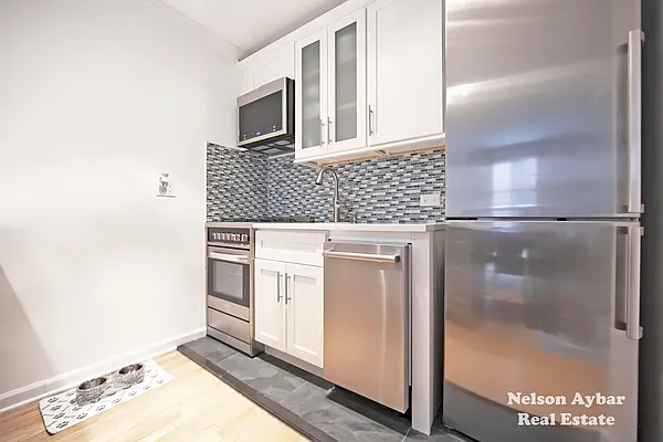 Sold by Nelson Aybar, LREB | media 12