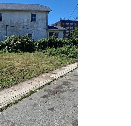 5th image of 2261 Loretta Road
