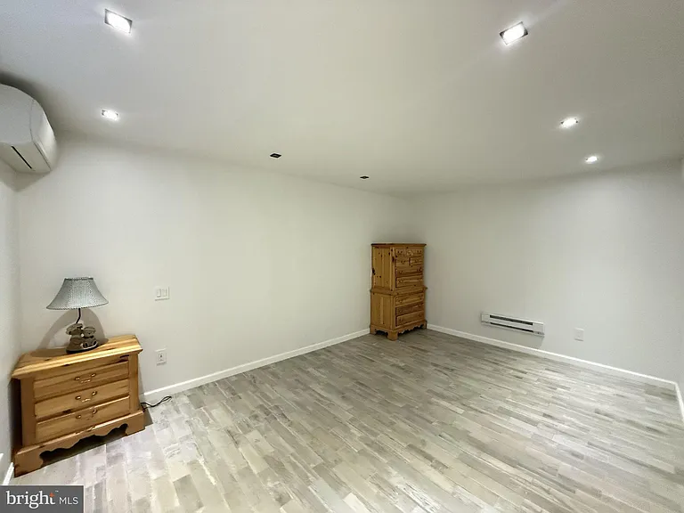 5375 Woodbridge Dr E — Photo 29