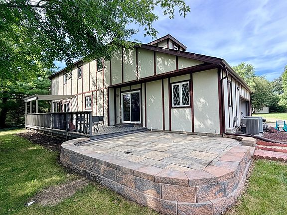 4th image of 2004 Byrnebruk Dr