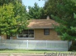 137 S State, Petersburg, IL 62642