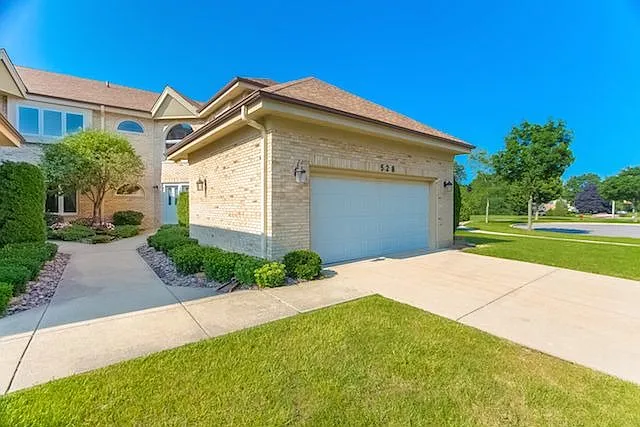 528 Fairfield Ct photo 1