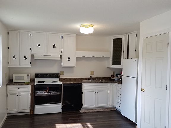 3rd image of 2505 S Camden Dr