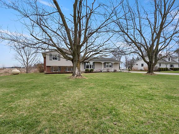 2nd image of 2802 N Berthaud Rd