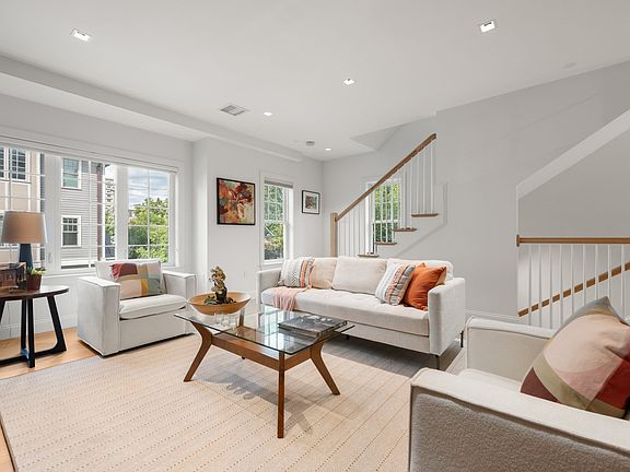 4th image of 21 Crowninshield Rd #21