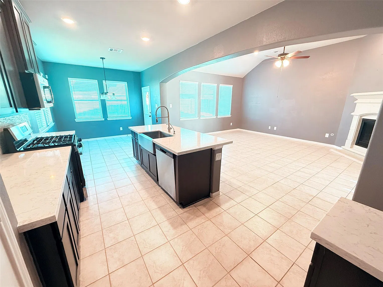 4 bed, 3.0 bath, 2920 sqft, $2,700 — Photo 1