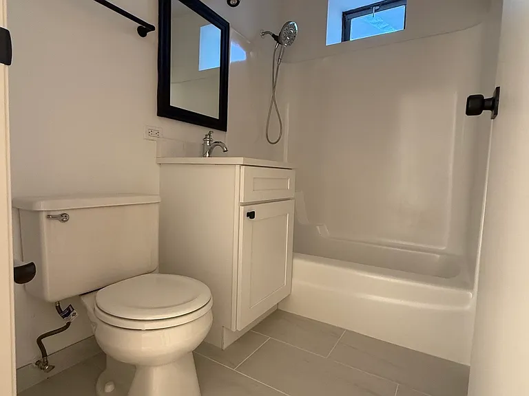 1745 W 33rd St #1M — Photo 5