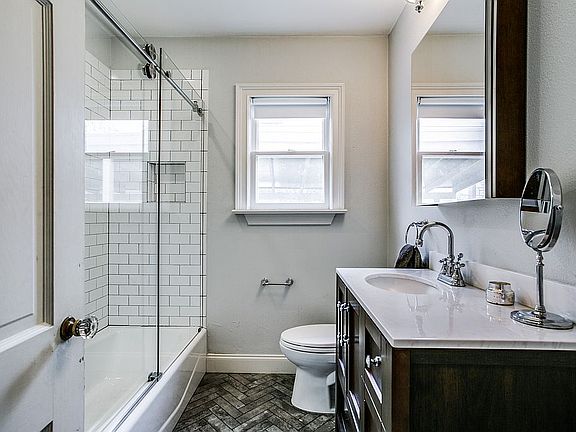 Main house full bath 