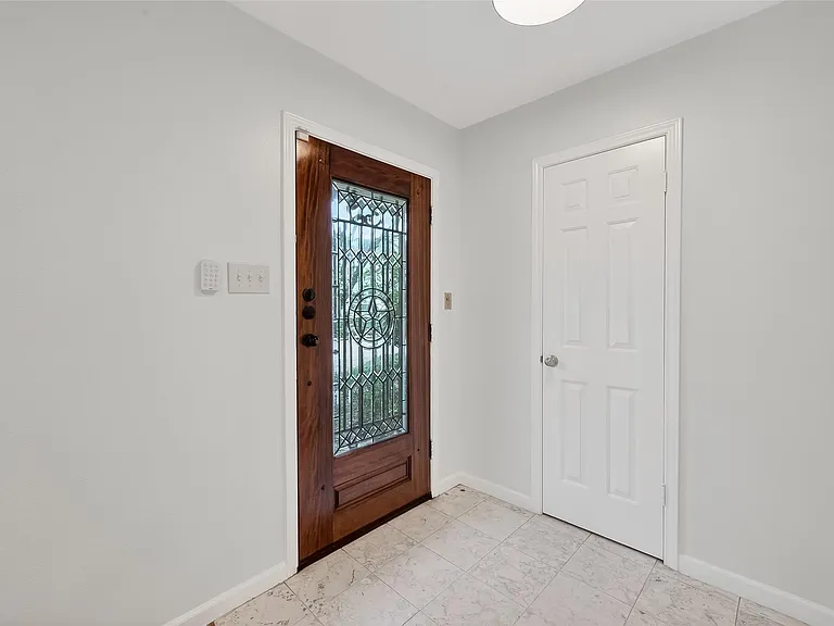 500 N Post Oak Ln — Photo 3