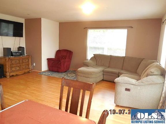 3rd image of 1119 Village Pl