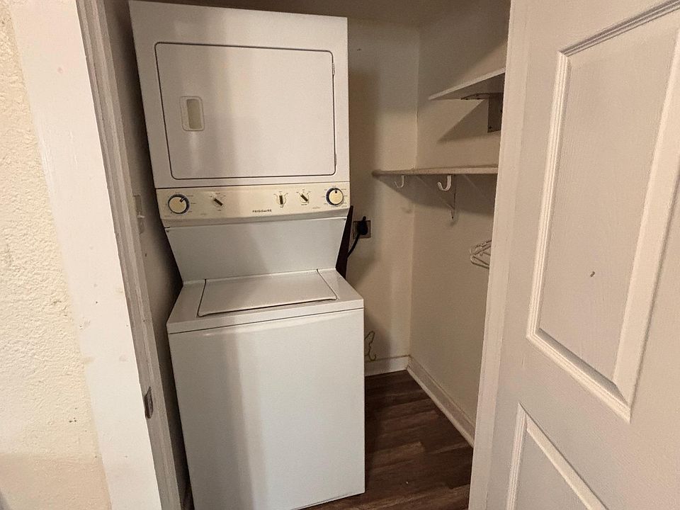 1st image of 562 Overhill Dr