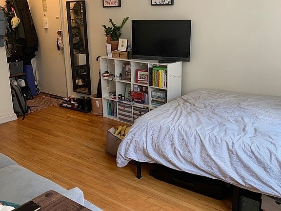 2nd image of 35 Eastern Pkwy APT 4L