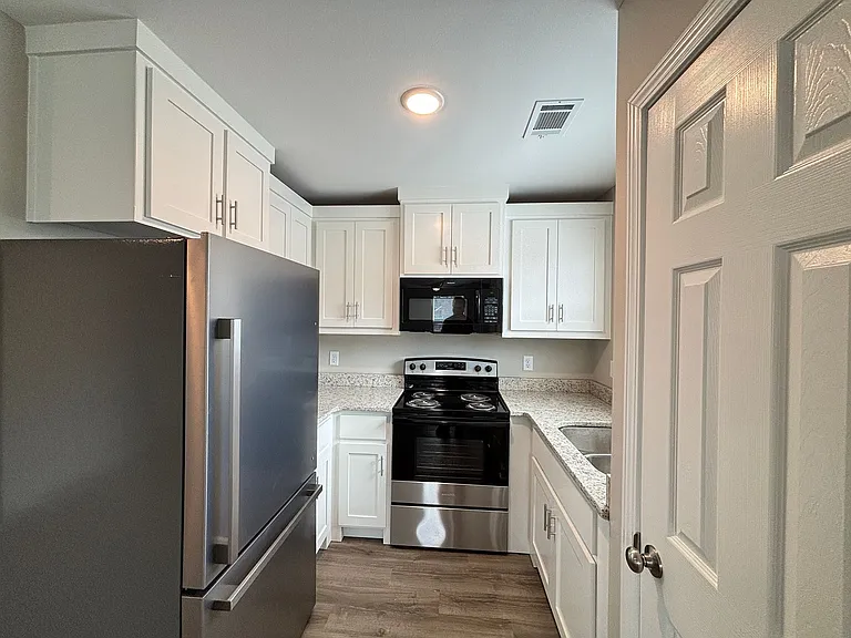 1504 S Valentine St #B — Photo 6