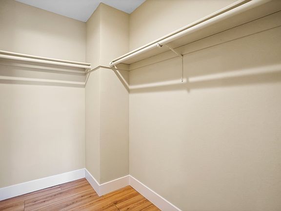 5th image of 1207 N Columbus Ave APT 203