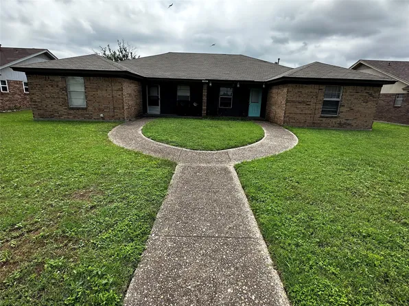 1112 N Nolan River Rd, Cleburne, TX 76033