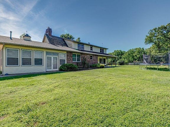 3rd image of 214 Kimberly Ln