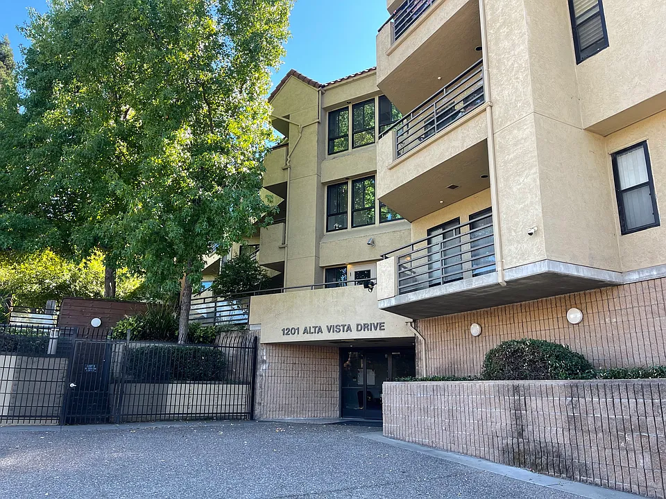 1201 Alta Vista Dr #206