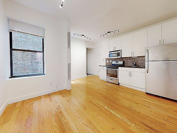 5th image of 336 E 13th St APT E6