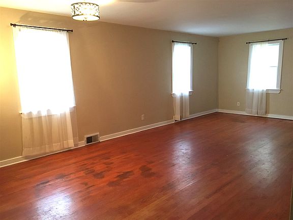 3rd image of 42 Woodrow Ct