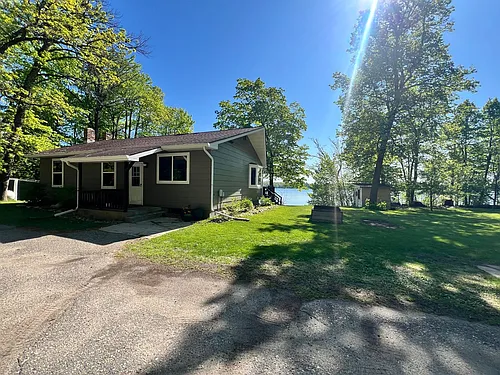 1926 Island View Dr NE Photo 1