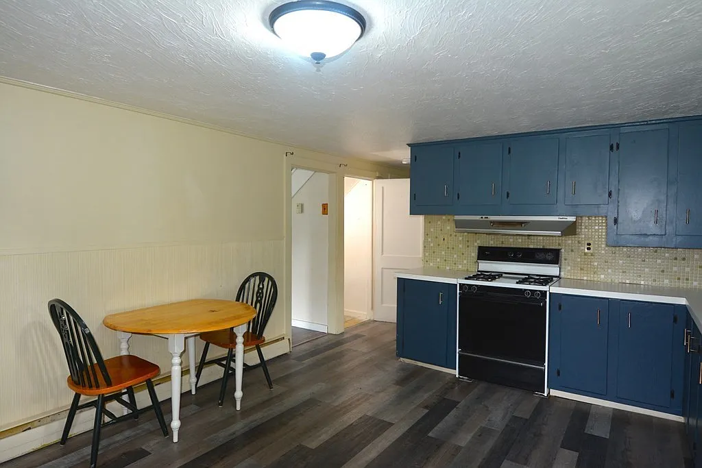 4 bed, 1.0 bath, 1878 sqft, $2,900 — Photo 4