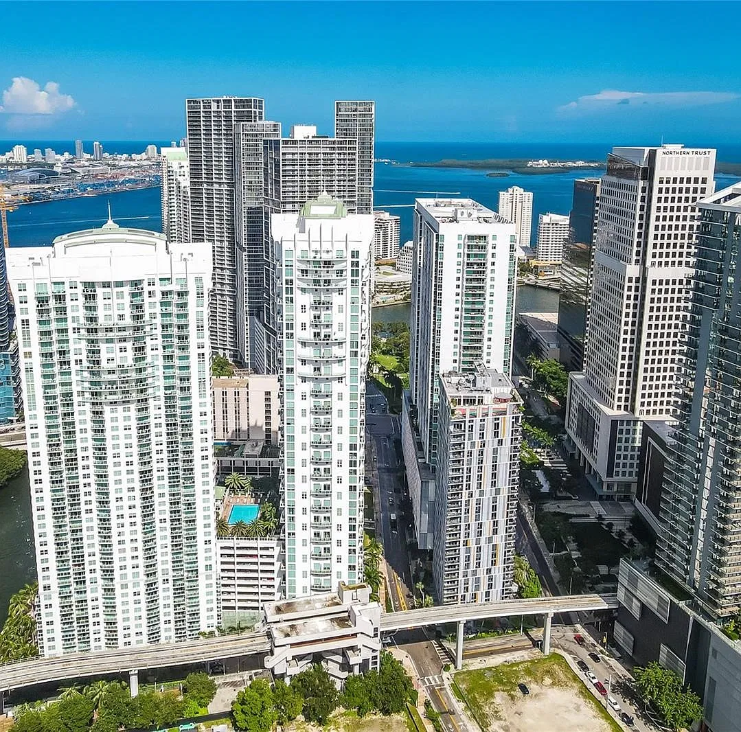 2 bed, 1117 sqft, $3,700 — Photo 3