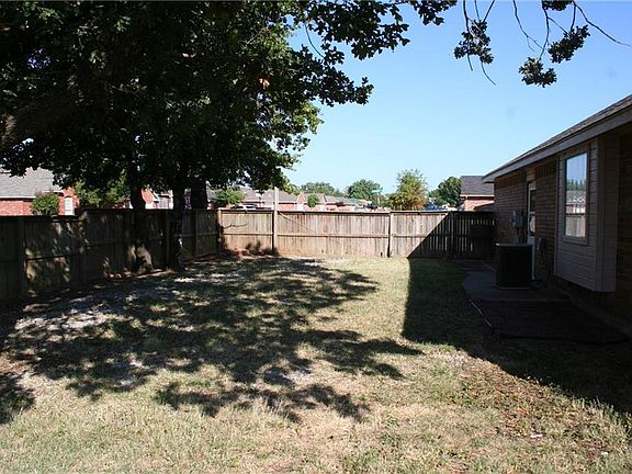 5th image of 230 Woodlands Dr