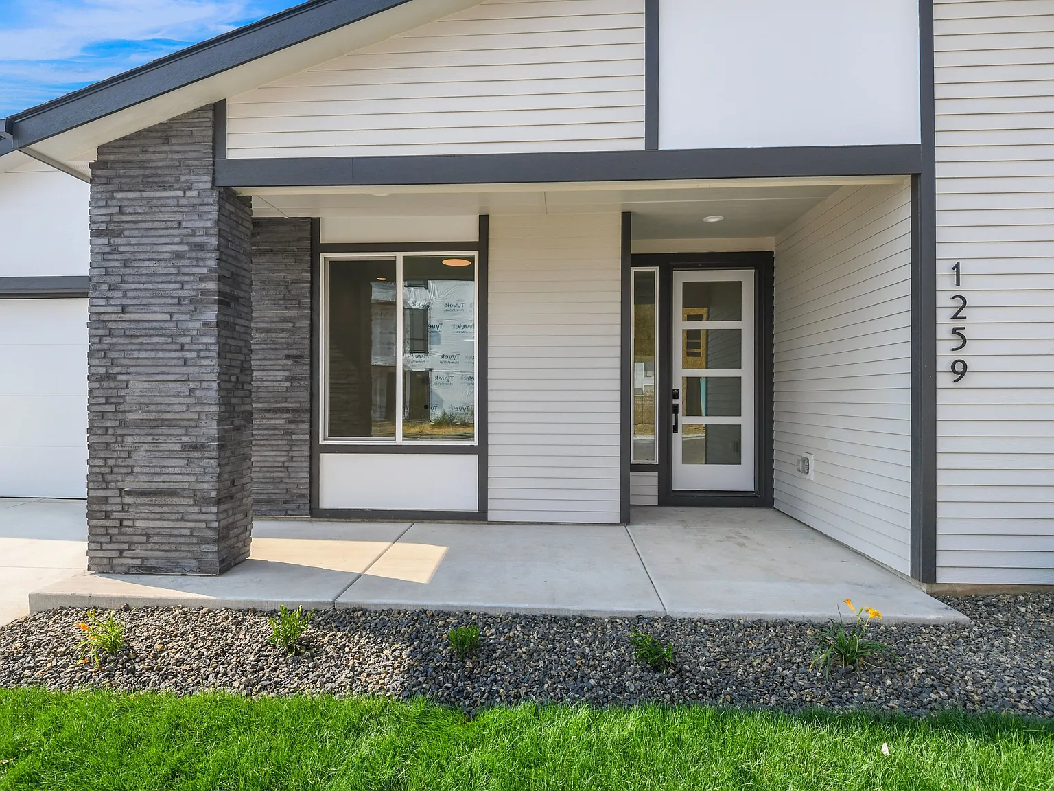 3 bed, 2040 sqft, $3,150 — Photo 3