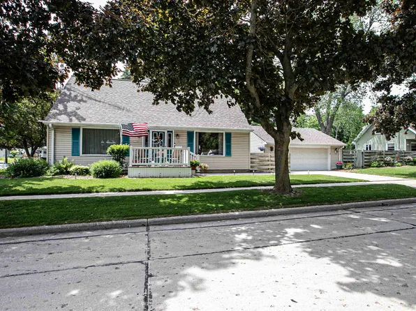 1630 S 11th St, Manitowoc, WI 54220