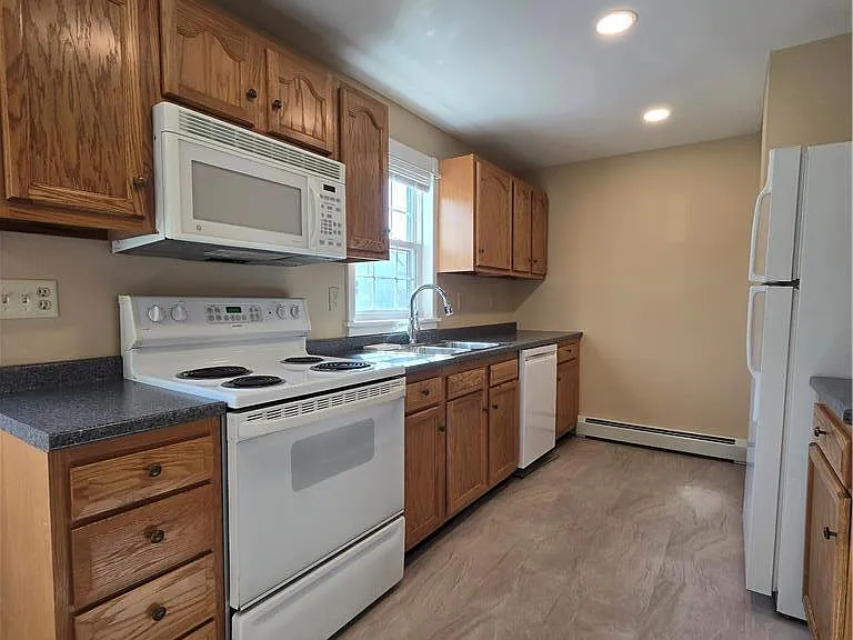 40 Evergreen St #B — Photo 12