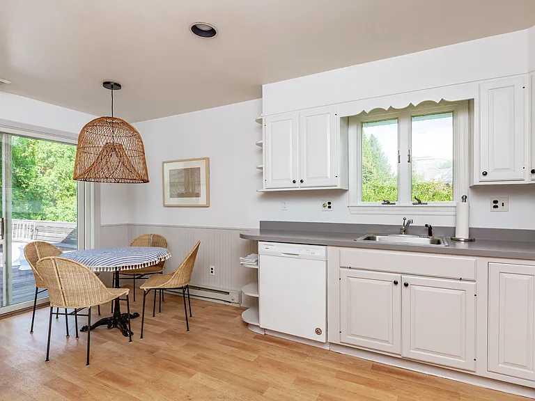 15 Maidstone Ave — Photo 7