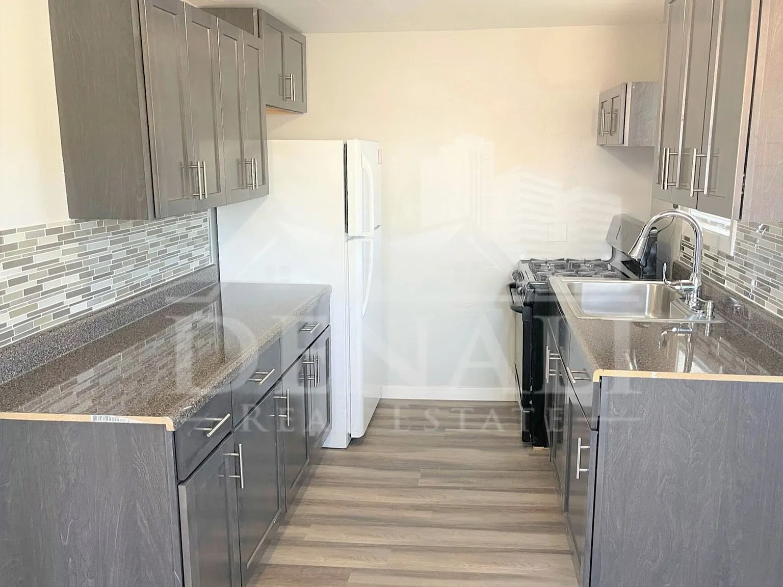 1 bed, 1.0 bath, 650 sqft, $895 — Photo 3