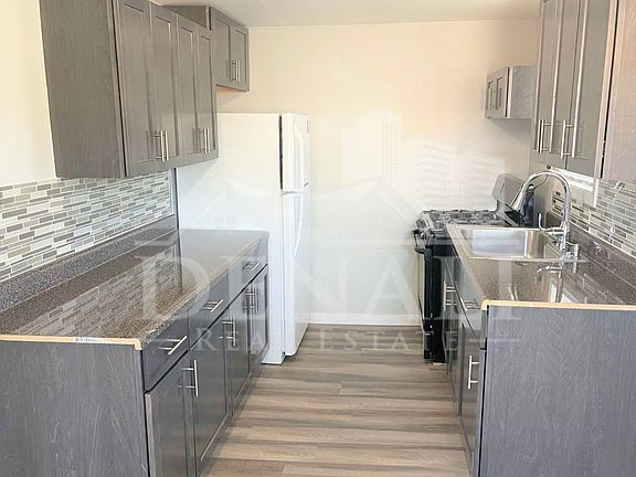 3rd image of 1125 E Devonshire Ave #1