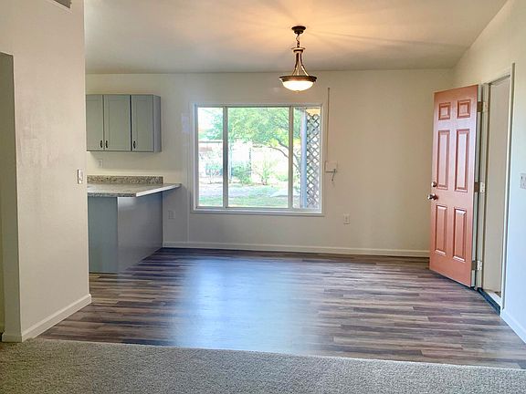 4th image of 206 E Avenue I