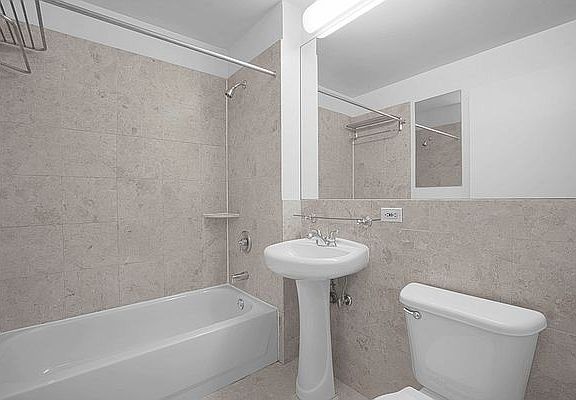 4th image of 360 W 43rd St APT N4l