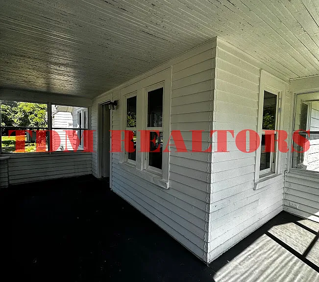 2534 Tiffin St — Photo 14