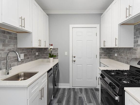3rd image of 3821 N Greenview Ave #W4