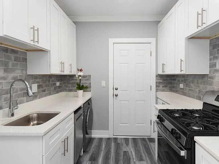 3821 N Greenview Ave #W3 — Photo 3