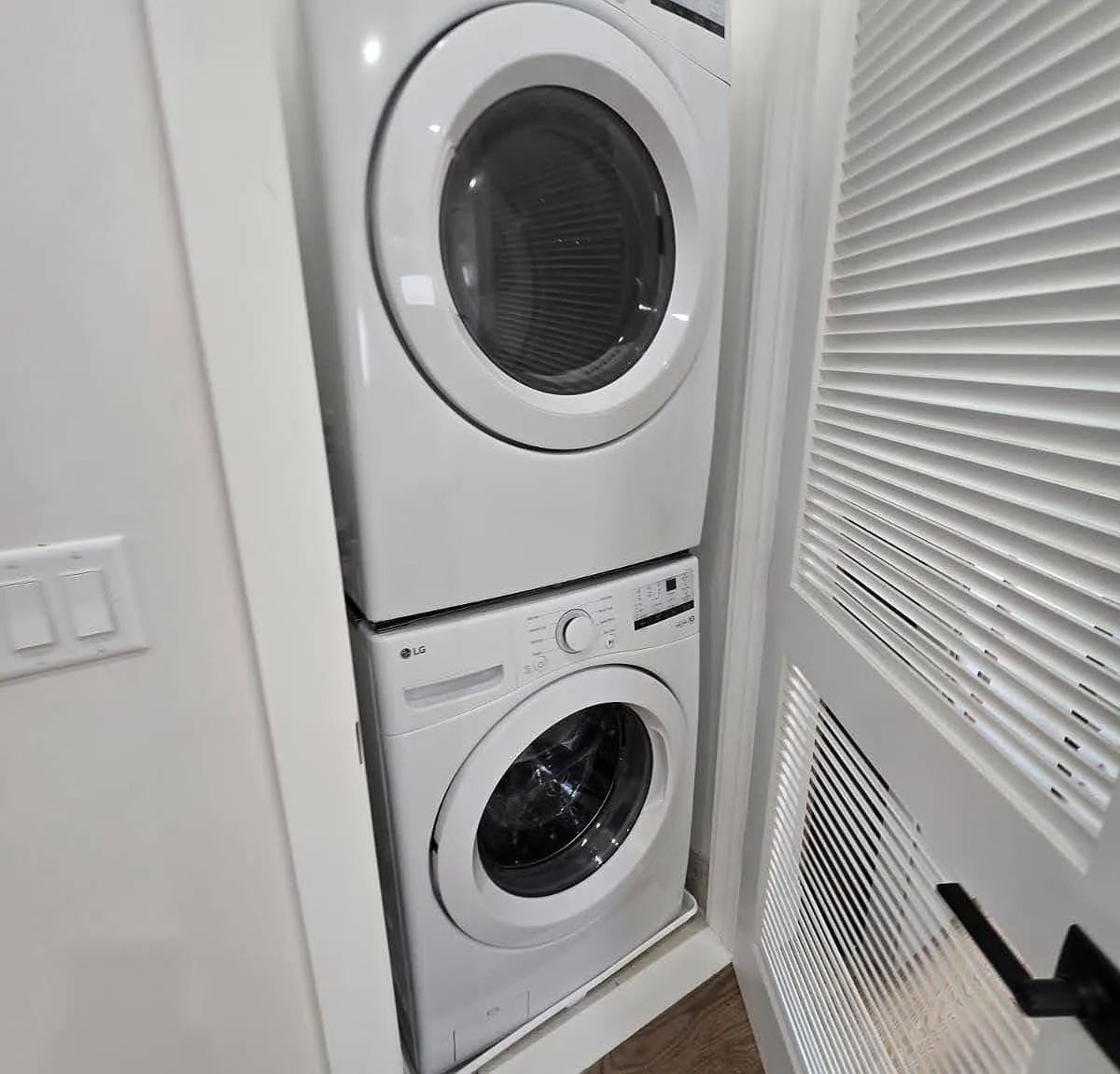 2 bed, 800 sqft, $2,400 — Photo 4