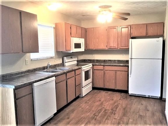 3rd image of 938 W Harbinger Cres