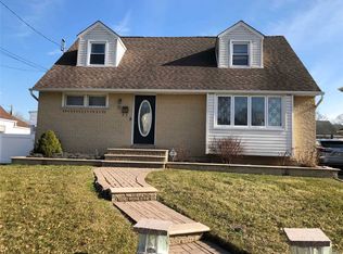 32 Johnson Pl, Hempstead, NY 11550