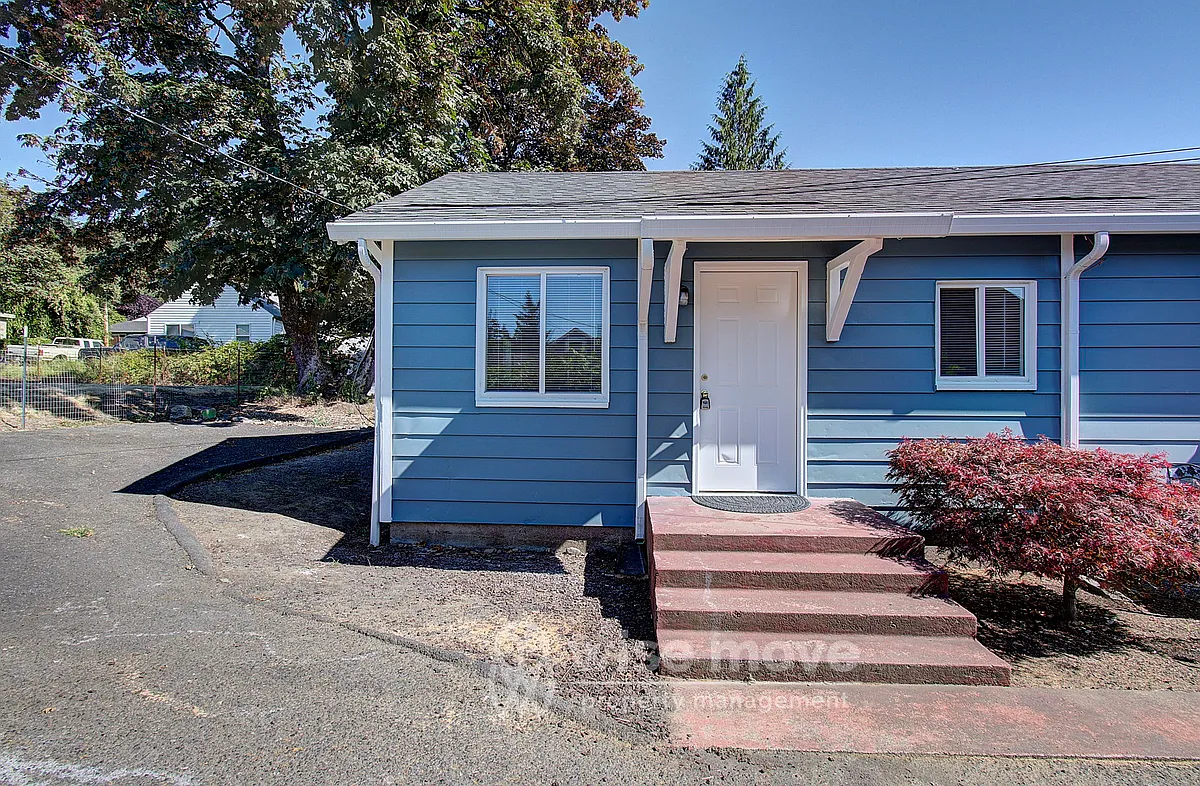 Parking to side - 805 NW Greeley St