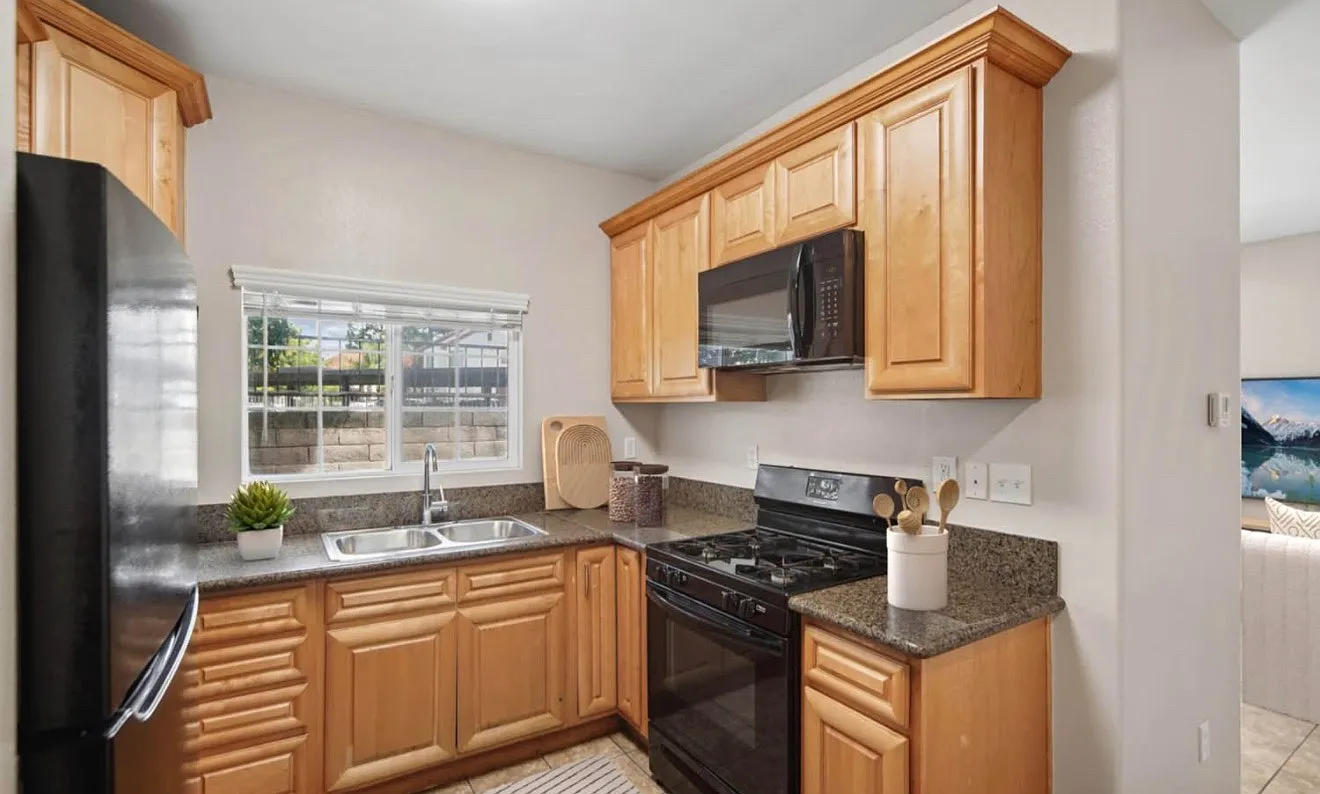 2 bed, 2.5 bath, 989 sqft, $2,700 — Photo 3