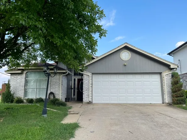 1826 Sheriff Dr, Grand Prairie, TX 75051