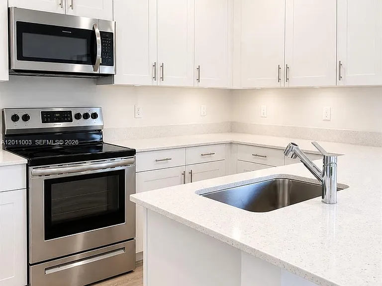 925 NE 211th St #925 — Photo 2