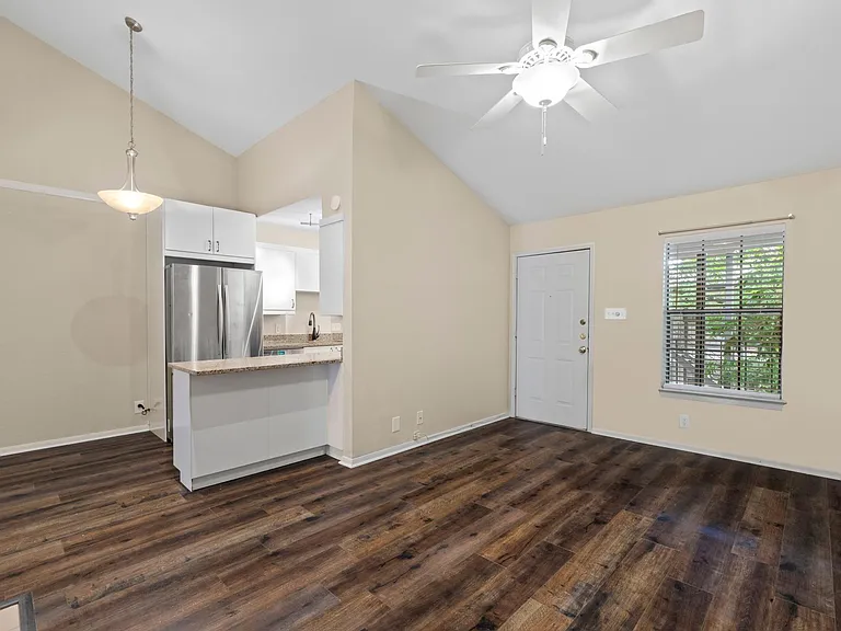 203 E 31st St #311 — Photo 11