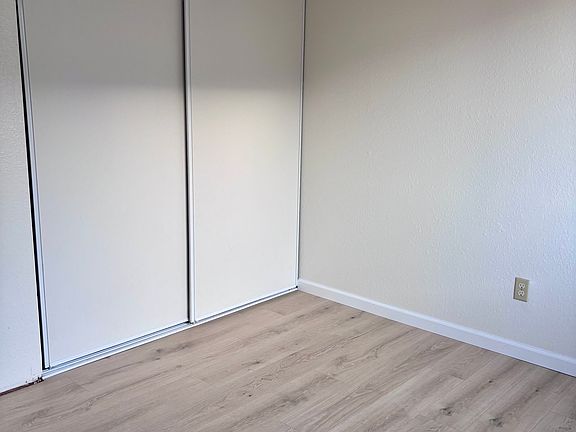 5th image of 350 Smalley Ave APT 4