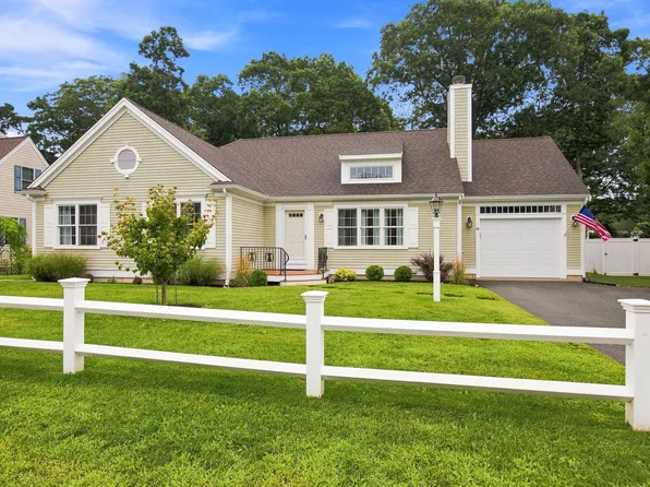 40 Settlers Lane, Hyannis, MA 02601